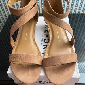 Report Jacey Wedge Sandal